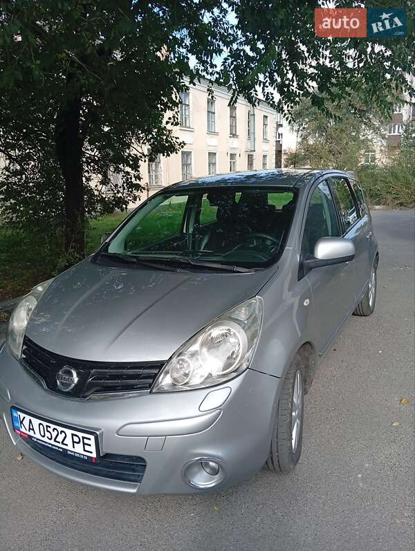 Хэтчбек Nissan Note 2013 в 
