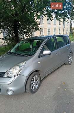 Хэтчбек Nissan Note 2013 в 
