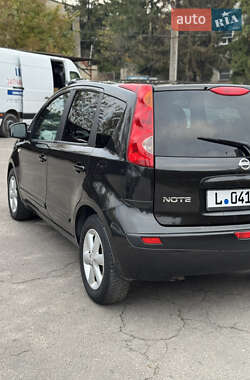 Хэтчбек Nissan Note 2006 в 