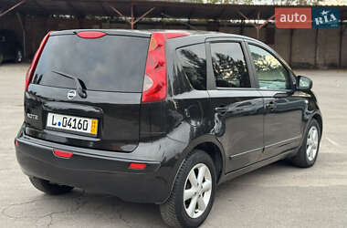 Хэтчбек Nissan Note 2006 в 