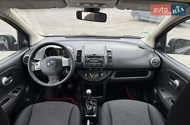 Хэтчбек Nissan Note 2006 в 