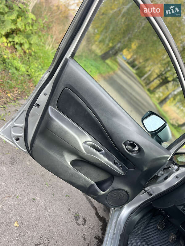 Хетчбек Nissan Note 2014 в Володимирі фото 27 Хетчбек Nissan Note 2014 в Володимирі