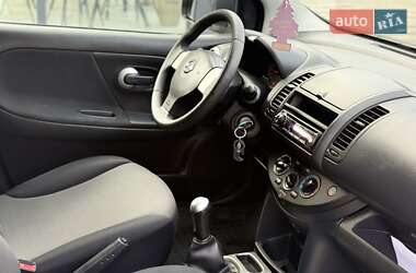 Хэтчбек Nissan Note 2012 в 