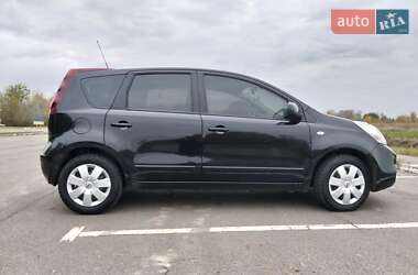 Хэтчбек Nissan Note 2009 в 