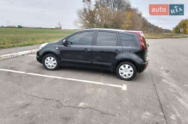 Хэтчбек Nissan Note 2009 в 