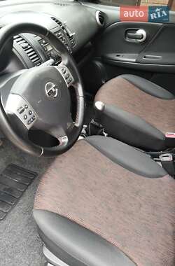 Хэтчбек Nissan Note 2009 в 