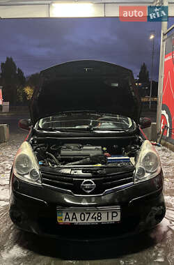 Хэтчбек Nissan Note 2009 в 