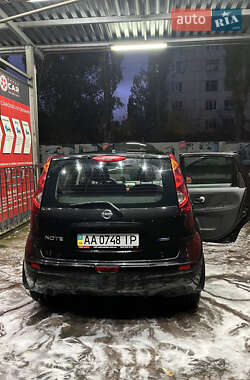 Хэтчбек Nissan Note 2009 в 