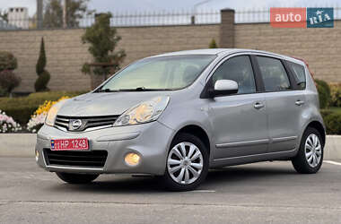 Хэтчбек Nissan Note 2010 в 