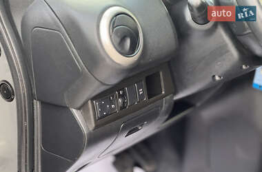 Хэтчбек Nissan Note 2010 в 