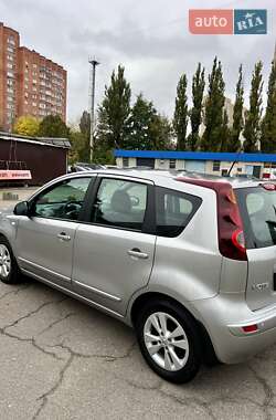 Хэтчбек Nissan Note 2010 в 