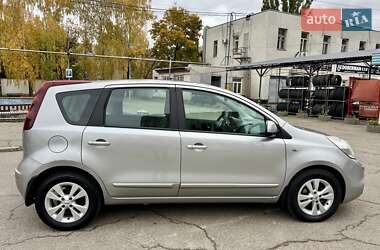 Хэтчбек Nissan Note 2010 в 