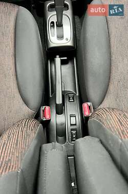 Хэтчбек Nissan Note 2010 в 