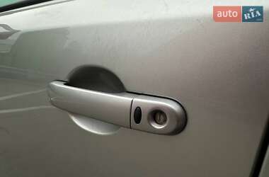Хетчбек Nissan Note 2013 в  фото 25 Хетчбек Nissan Note 2013 в