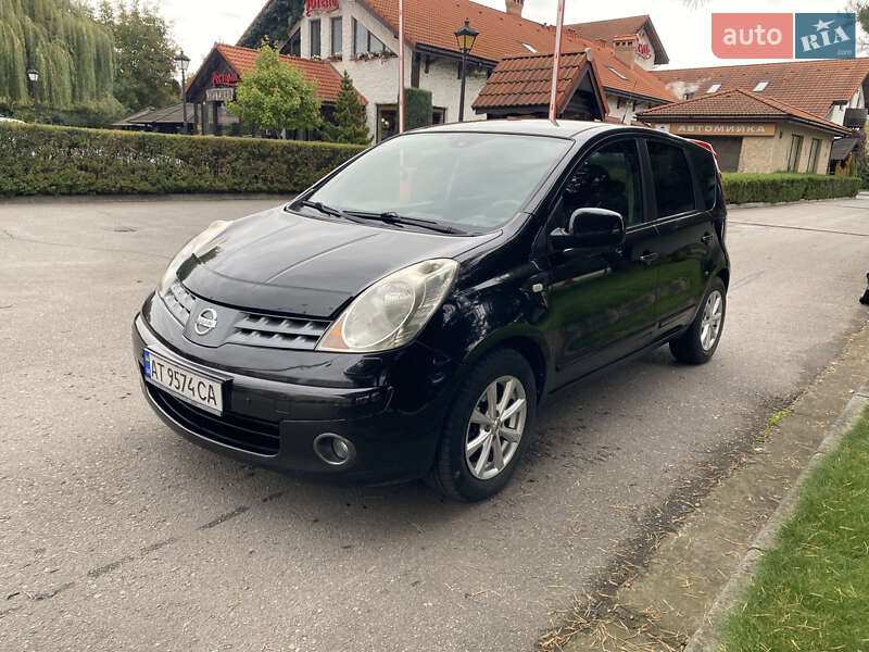 Хэтчбек Nissan Note 2007 в 