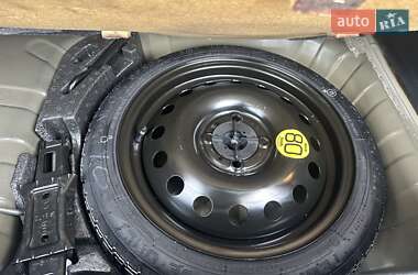 Хэтчбек Nissan Note 2012 в 