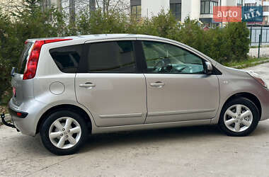 Хэтчбек Nissan Note 2006 в 