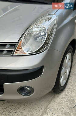 Хэтчбек Nissan Note 2006 в 