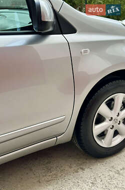 Хэтчбек Nissan Note 2006 в 