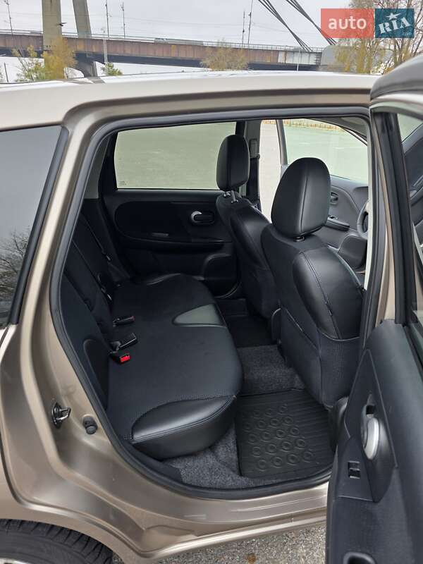 Хэтчбек Nissan Note 2012 в Киеве фото 41 Хэтчбек Nissan Note 2012 в Киеве