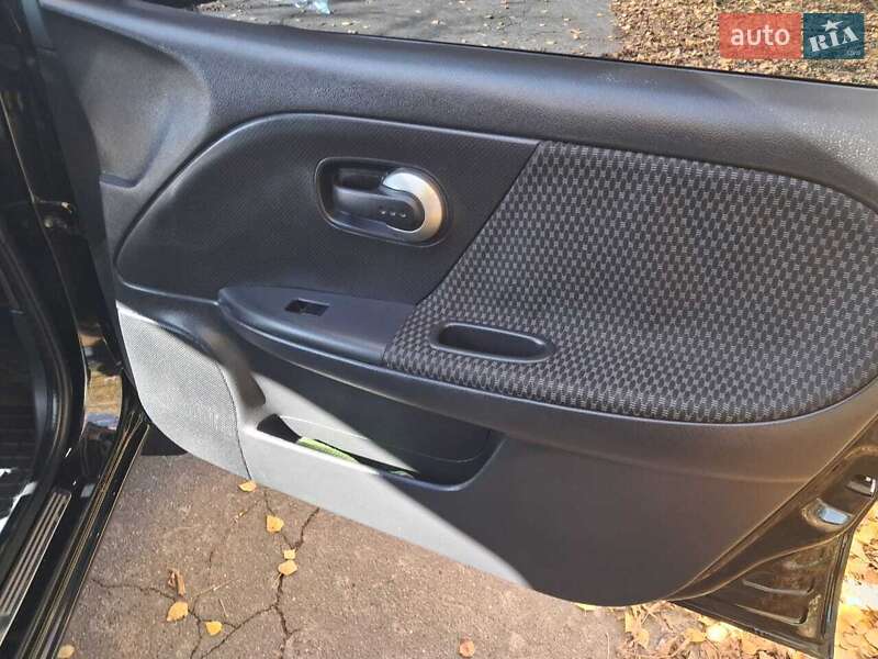 Хэтчбек Nissan Note 2008 в Виннице фото 18 Хэтчбек Nissan Note 2008 в Виннице