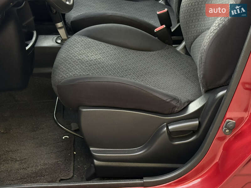 Хетчбек Nissan Note 2012 в Тернополі