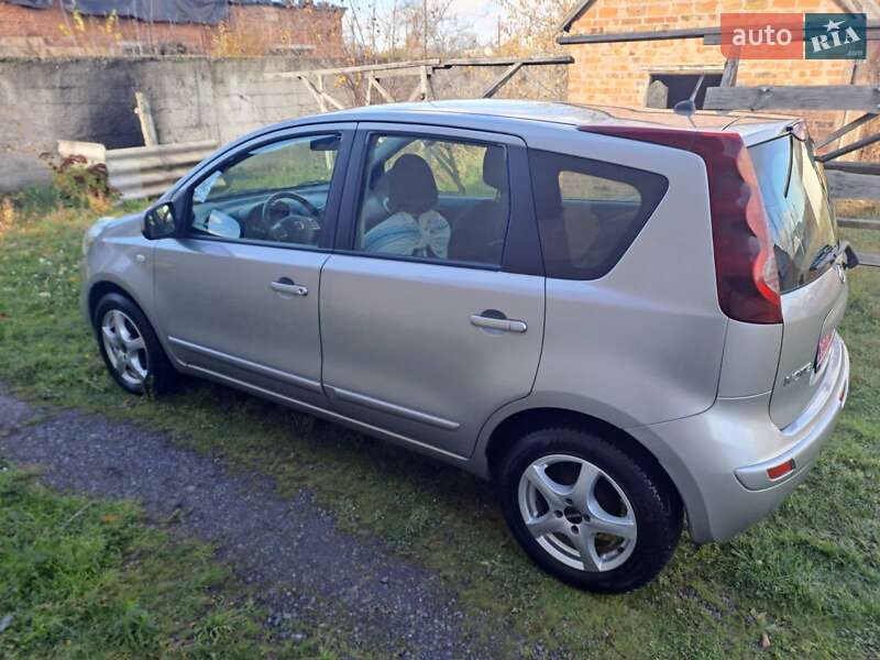 Хэтчбек Nissan Note 2009 в Решетиловке