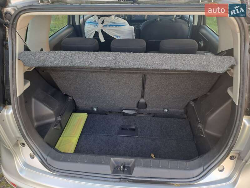 Хэтчбек Nissan Note 2009 в Решетиловке