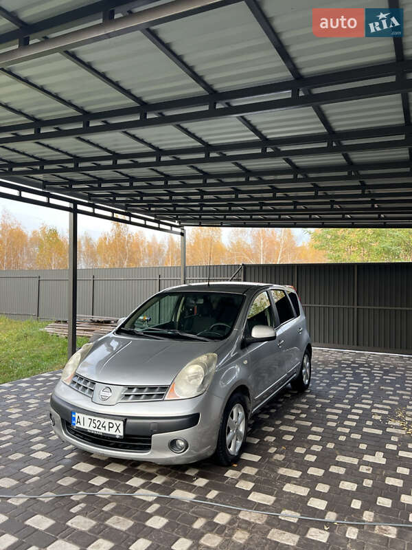 Хэтчбек Nissan Note 2006 в Буче