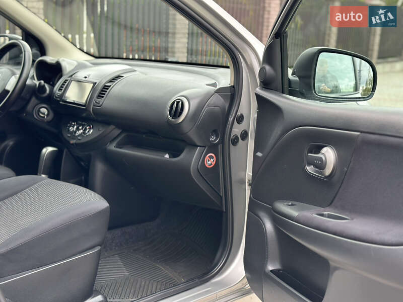 Хэтчбек Nissan Note 2006 в Староконстантинове