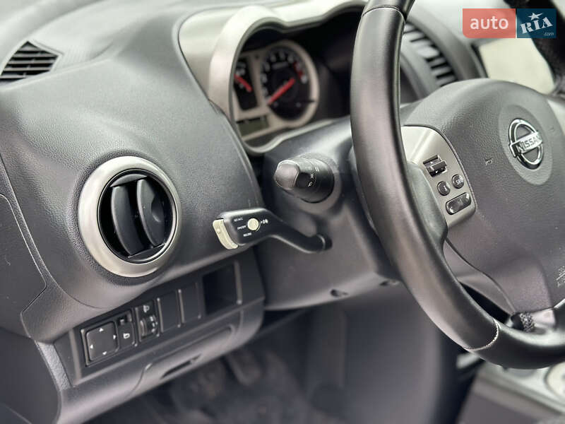 Хэтчбек Nissan Note 2006 в Староконстантинове