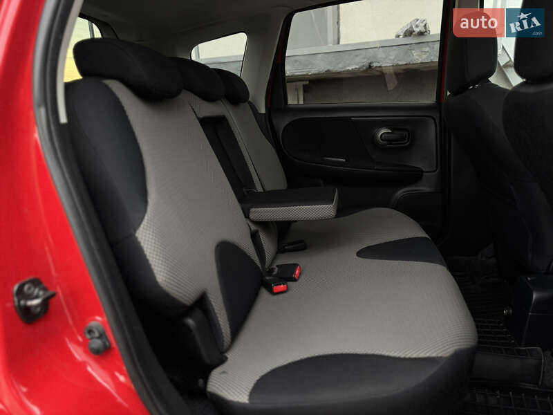 Хетчбек Nissan Note 2011 в Дрогобичі