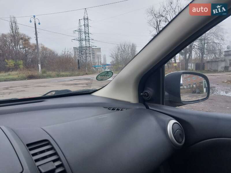 Хэтчбек Nissan Note 2007 в Житомире