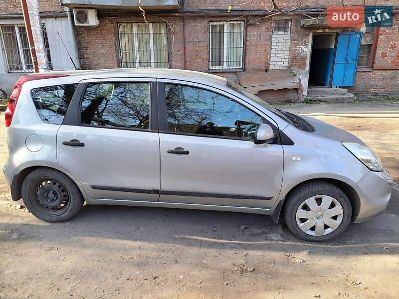 Хэтчбек Nissan Note 2011 в Запорожье
