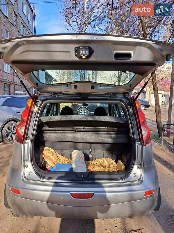 Хэтчбек Nissan Note 2011 в Запорожье