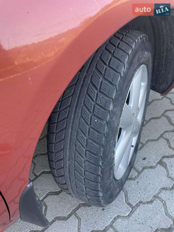 Хэтчбек Nissan Note 2008 в Могилев-Подольске