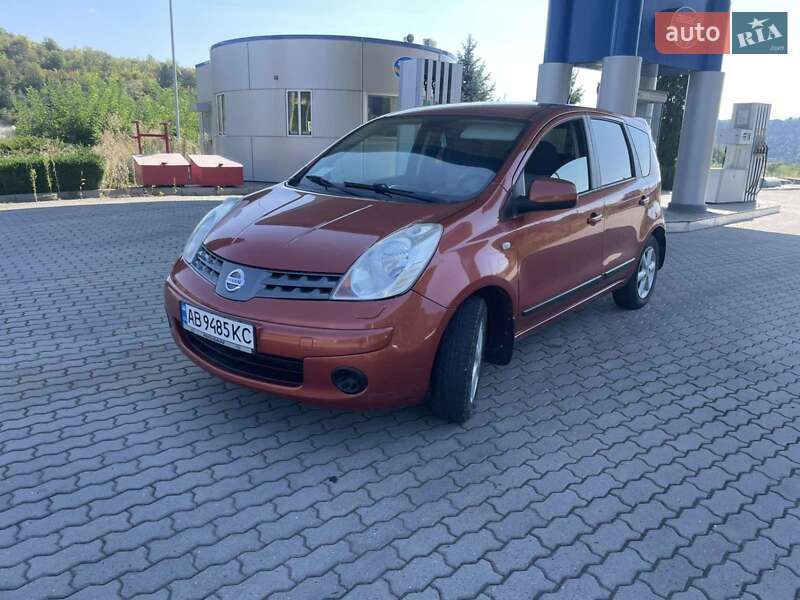 Хэтчбек Nissan Note 2008 в Могилев-Подольске