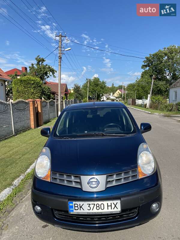 Хэтчбек Nissan Note 2006 в Дубно