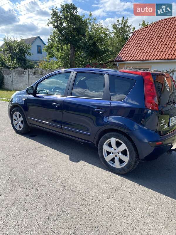 Хэтчбек Nissan Note 2006 в Дубно