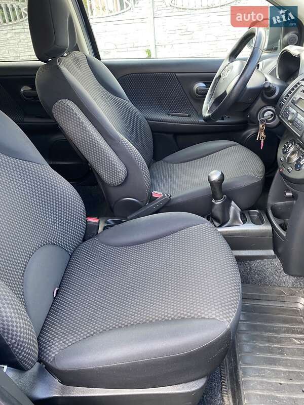 Хэтчбек Nissan Note 2006 в Дубно