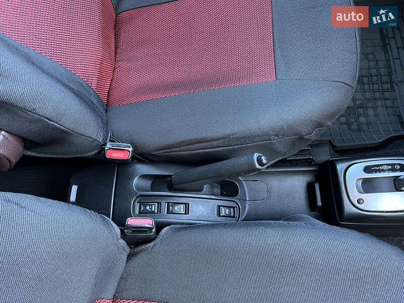 Хэтчбек Nissan Note 2007 в Могилев-Подольске