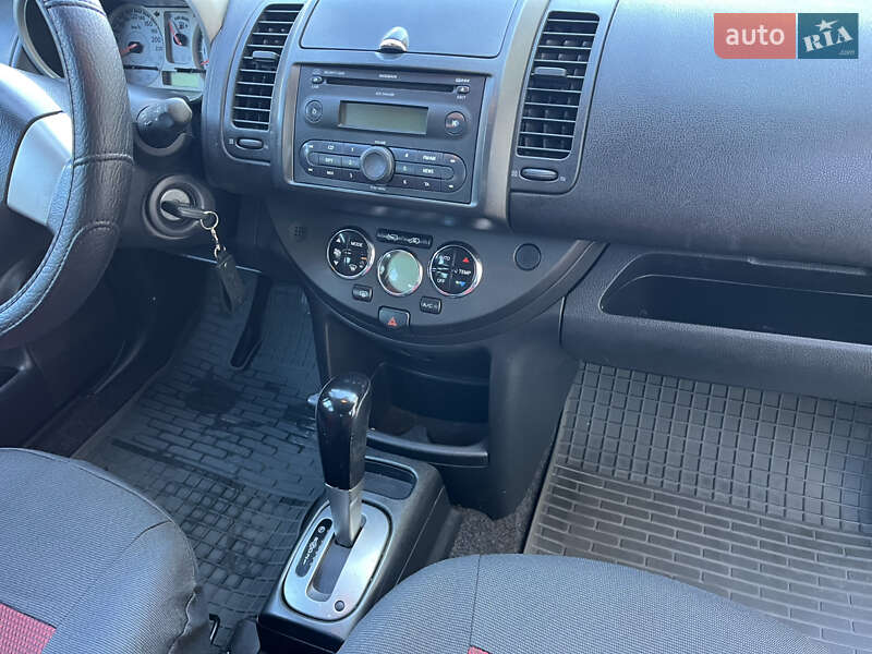 Хэтчбек Nissan Note 2007 в Могилев-Подольске