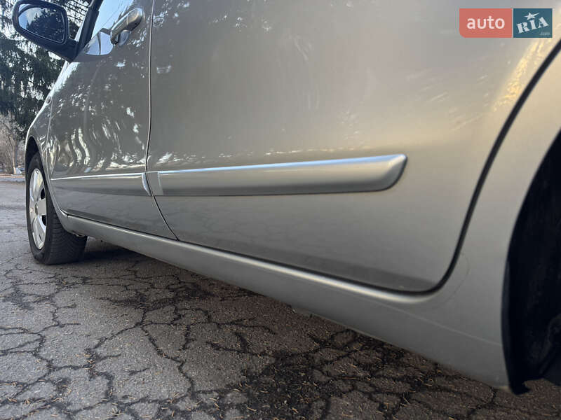 Хэтчбек Nissan Note 2007 в Умани