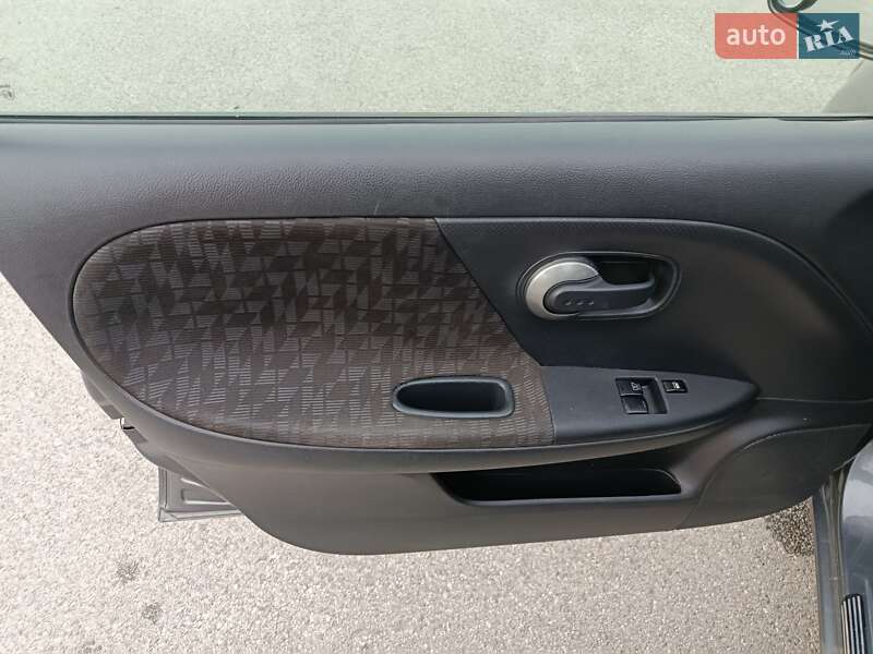 Хэтчбек Nissan Note 2006 в Чернигове фото 23 Хэтчбек Nissan Note 2006 в Чернигове