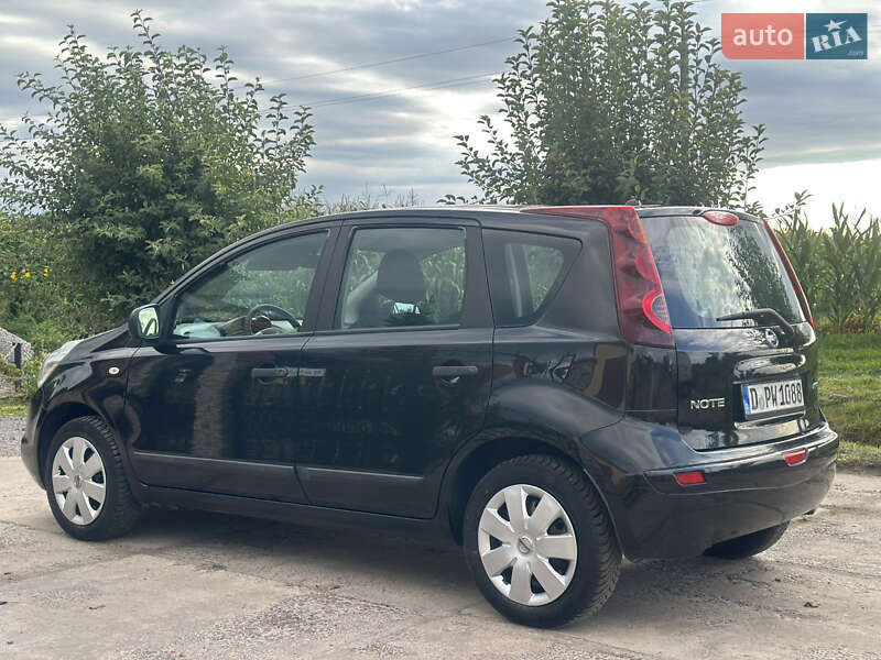 Хетчбек Nissan Note 2009 в Дубні