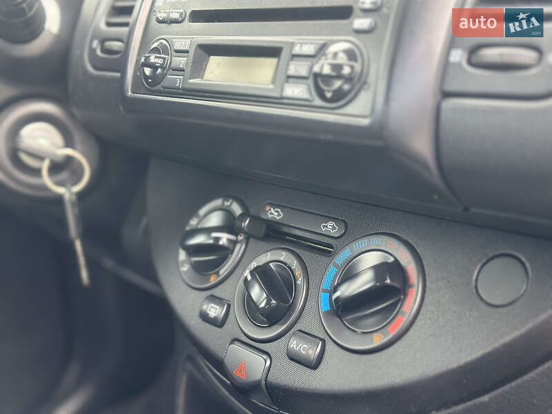 Хетчбек Nissan Note 2009 в Дубні