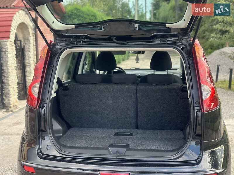 Хетчбек Nissan Note 2009 в Дубні