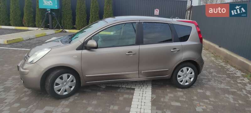 Хэтчбек Nissan Note 2008 в Коростене