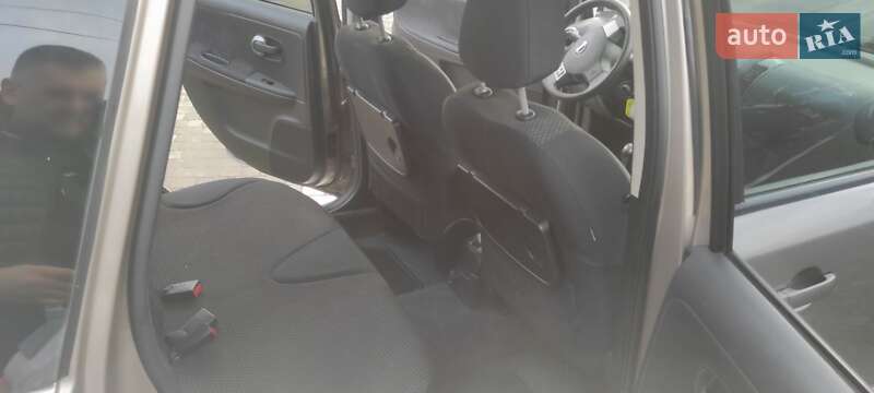 Хэтчбек Nissan Note 2008 в Коростене