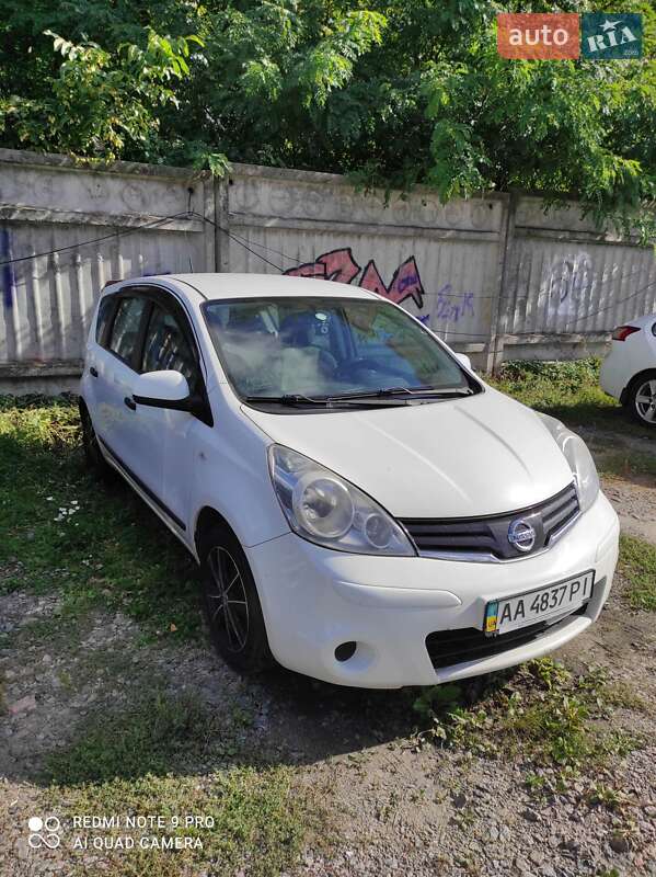 Хетчбек Nissan Note 2013 в Києві фото 4 Хетчбек Nissan Note 2013 в Києві